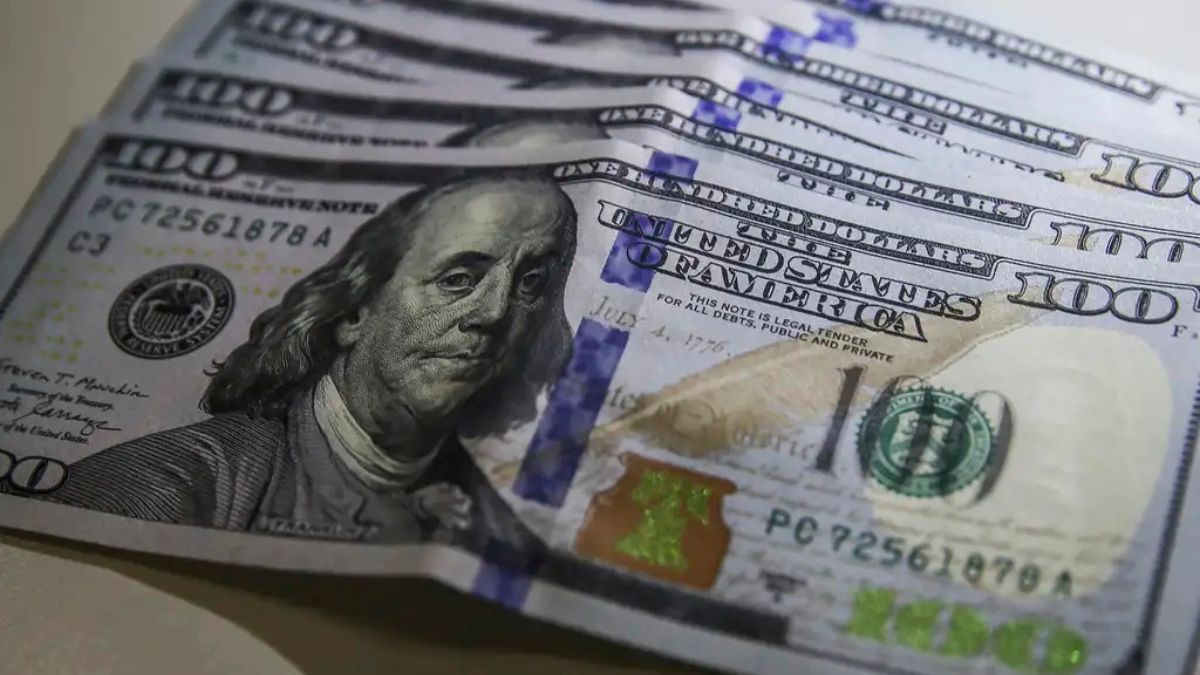 Dólar recua 0,38%, Euro sobe 0,33% e Bitcoin valoriza 1,68%. Confira as cotações do mercado financeiro desta quinta-feira.