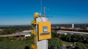 Fachada da unidade da Gerdau destacando o acordo entre Gerdau e Cade sobre regulações econômicas.
