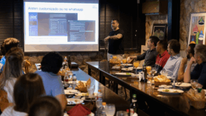 Imagem do evento do Grupo Porto Fino que apresentou nova tecnologia com a IA Generativa.