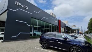 Fachada da loja da BYD em Fortaleza, que participará da campanha de 30 anos