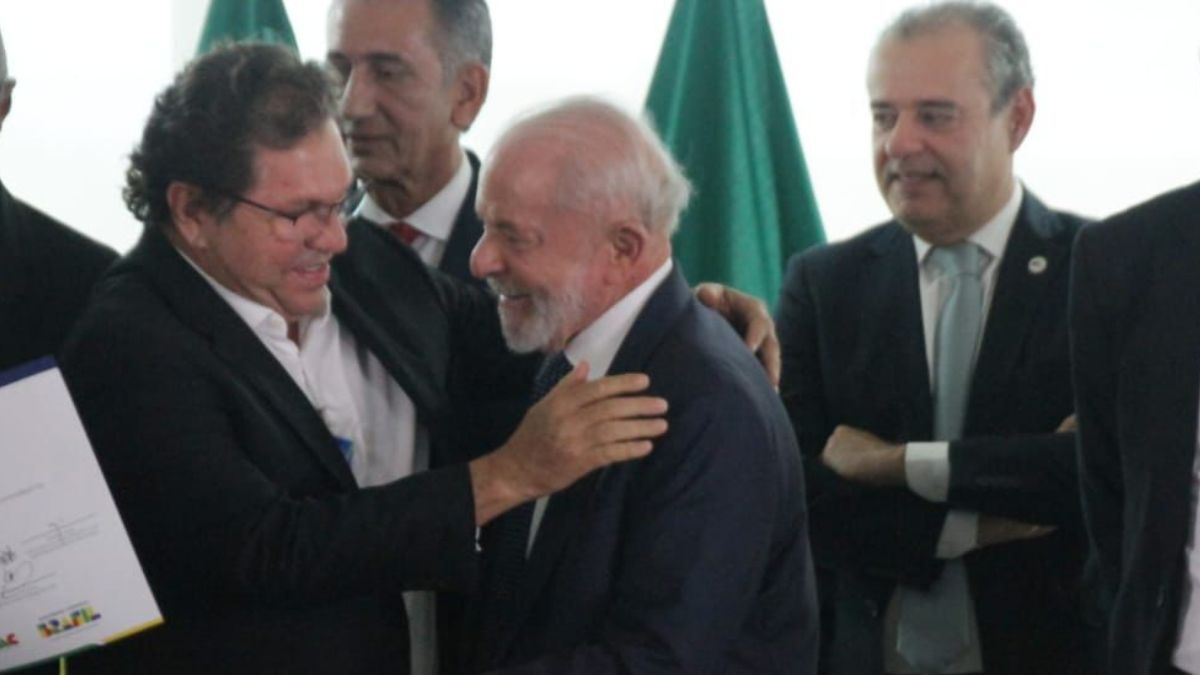 Imagem do presidente Lula e do diretor da Marquise para ilustrar uma matéria sobre a Transnordestina