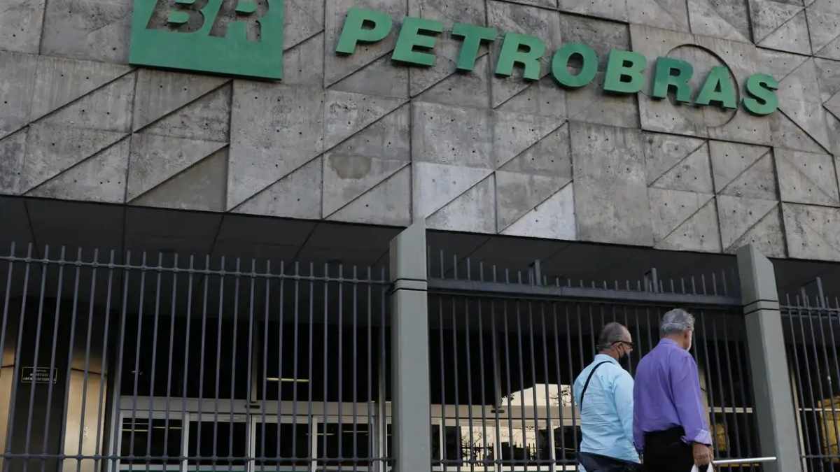 Petrobras distribui R$ 20 bilhões em dividendos extraordinários aos acionistas.