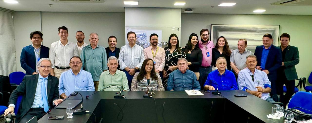 Elaine Gomes, superintendente regional do Banco do Brasil e equipe de gerentes executivos reunidos em evento presidido por Geldo Machado na Câmara do Mercado Financeiro da Fecomércio.
