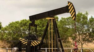 A Brava Energia (BRAV3) divulgou uma produção de 45.088 barris por dia em outubro, representando uma queda em relação aos meses anteriores, devido a ajustes no FPSO Atlanta.