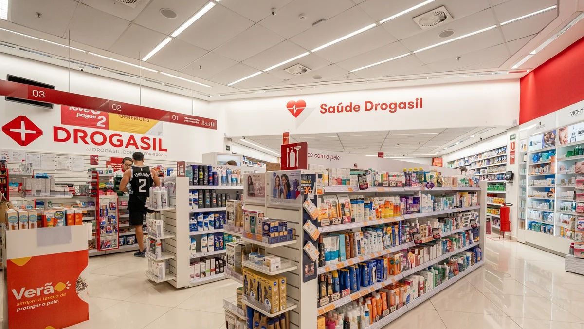 Imagem de uma farmácia da Drogasil, que faz parte da RD para ilustrar a matéria jornalística sobre o balanço financeiro da RD Saúde