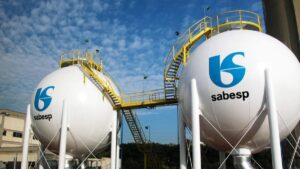 Imagem de dois reservatórios da Sabesp. A foto é para ilustrar o balanço financeiro da Sabesp no terceiro trimestre de 2024. O financiamento da Sabesp