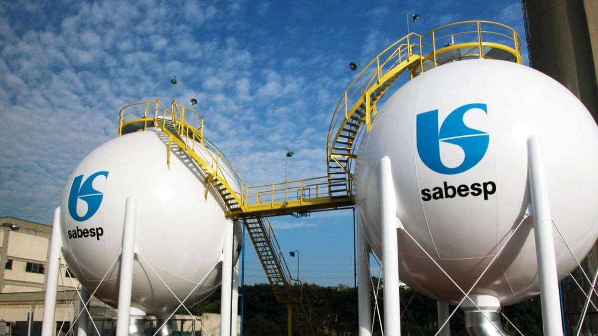 Imagem de dois reservatórios da Sabesp. A foto é para ilustrar o balanço financeiro da Sabesp no terceiro trimestre de 2024. O financiamento da Sabesp