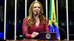 Imagem da senadora Janaina Farias (PT-CE) que apresentou projeto para a restauração da Caatinga.