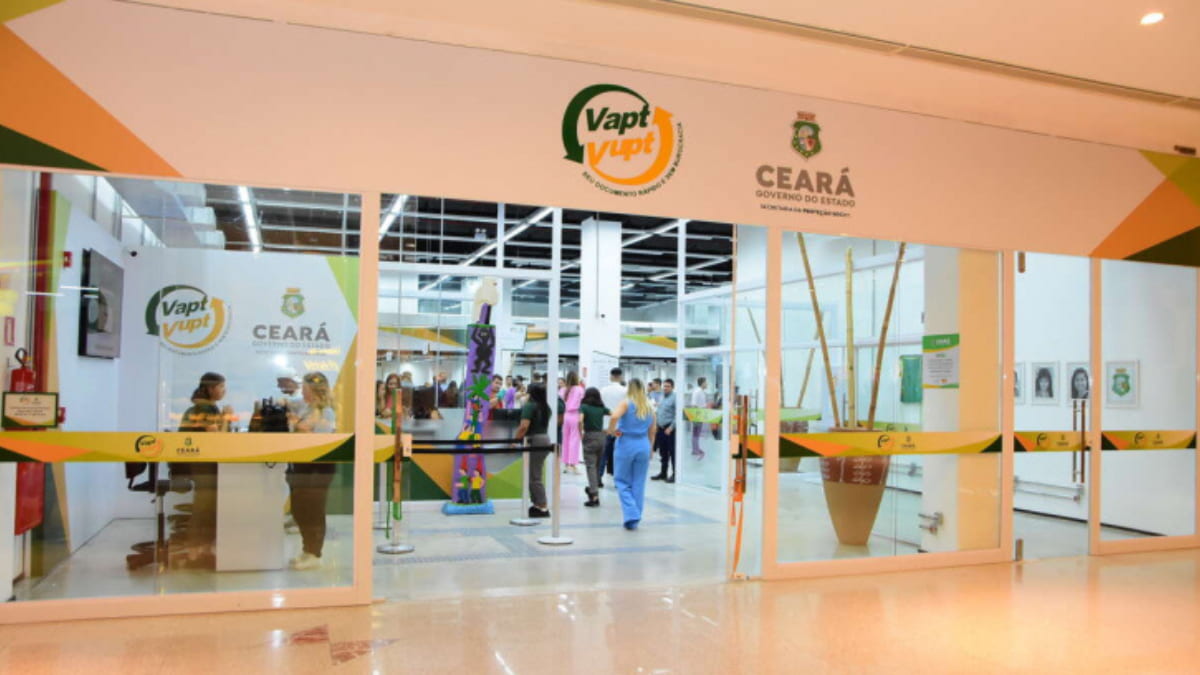 Imagem da entrada da central de Atendimento Integrado ao Cidadão (Vapt Vupt), no Ceará, realizada através de Parcerias Público-Privadas (PPP).
