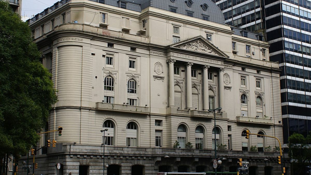 Imagem da fachada da Bolsa de Valores da Argentina para ilustrar uma matéria sobre o Índice Merval