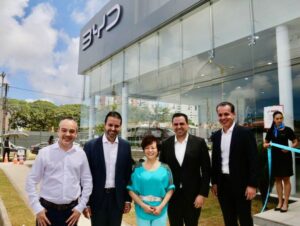 Imagem da inauguração da nova loja da BYD Carmais em Fortaleza.