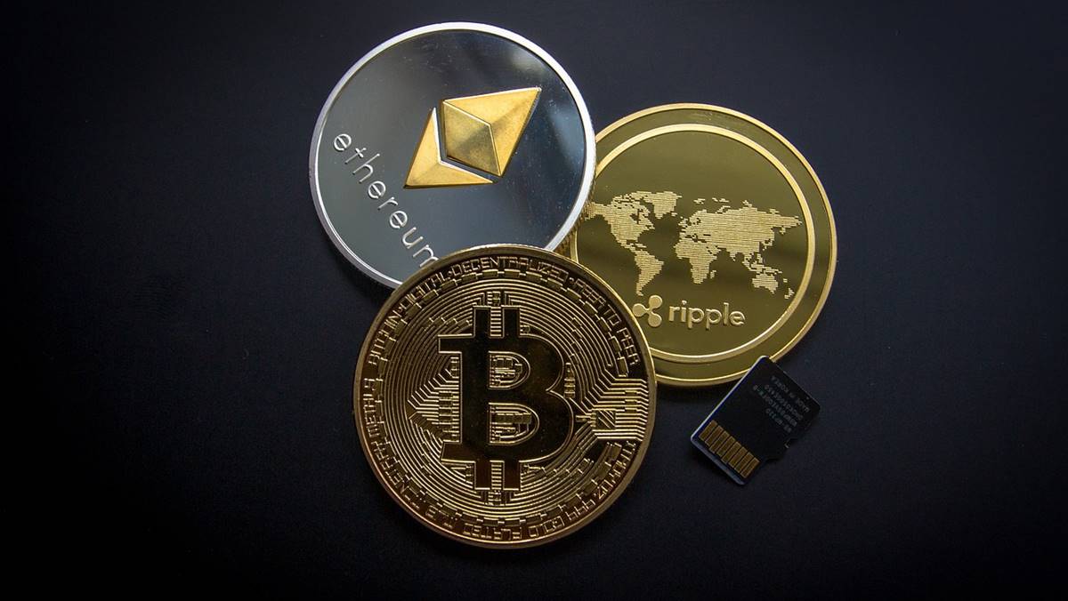Imagem de criptomoedas. Bitcoin volta a subir em meio ao rali de Natal