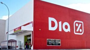 Imagem de uma unidade do supermercado Dia. Cade aprova venda para o empresário Nelson Tanure.