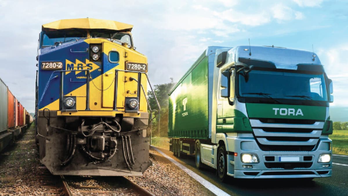 Imagem de trem e caminhão da Tora Transportes, empresa de logística com foco em operações intermodais.