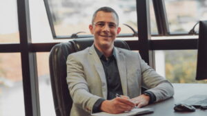 Erick Isoppo, CEO da IDB do Brasil Trading, compartilha sua análise sobre o cenário econômico global em 2025 e os impactos para o Brasil.