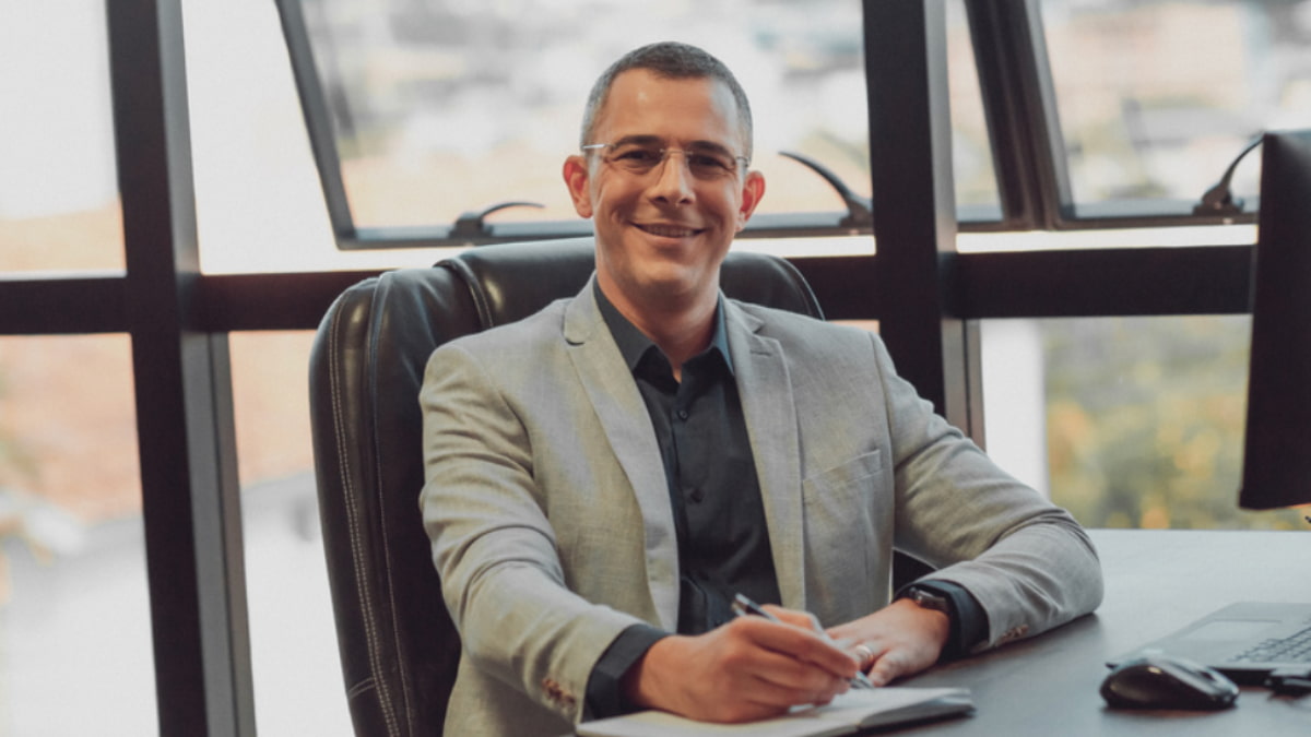 Erick Isoppo, CEO da IDB do Brasil Trading, compartilha sua análise sobre o cenário econômico global em 2025 e os impactos para o Brasil.