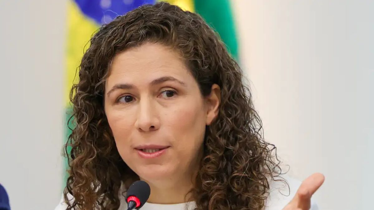 Imagem da ministra Esther Dweck para ilustrar uma matéria jornalística sobre o déficit das estatais.