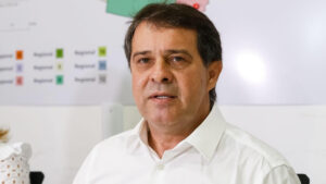 Evandro Leitão anuncia novos secretários para a Prefeitura de Fortaleza, marcando o início de sua gestão em 2025.