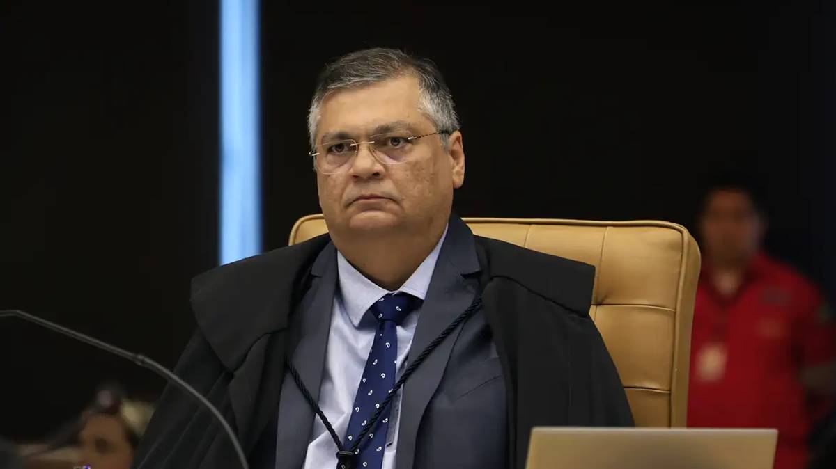 Flávio Dino, em sessão no STF. Ministro exige resposta da Câmara para liberação de pagamento bilionário de emendas