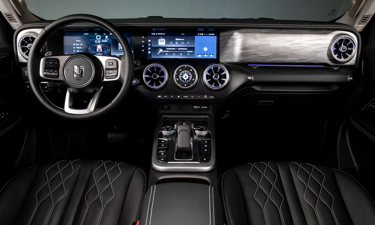 GWM Tank 300 interior Painel