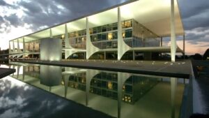 Imagem da sede do Palácio do Planalto, em meio a decreto que estipula plano de compliance para empresas com contratos públicos