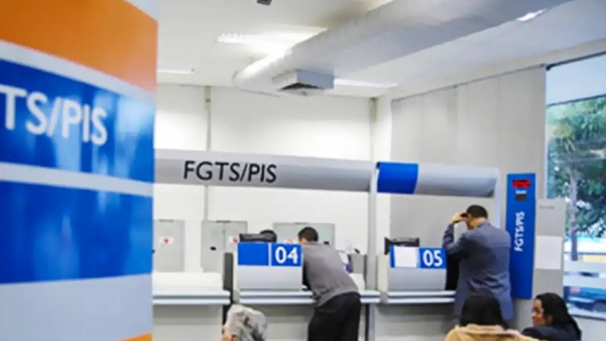 Imagem de uma agência da Caixa, onde trabalhadores podem receber o abono salarial do PIS, cujo calendário de pagamentos para 2025 foi divulgado pelo governo