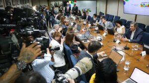 O ministro da fazenda, Fernando Haddad, durante café da manhã com jornalista. Haddad justifica por que não houve superávit primário em 2024