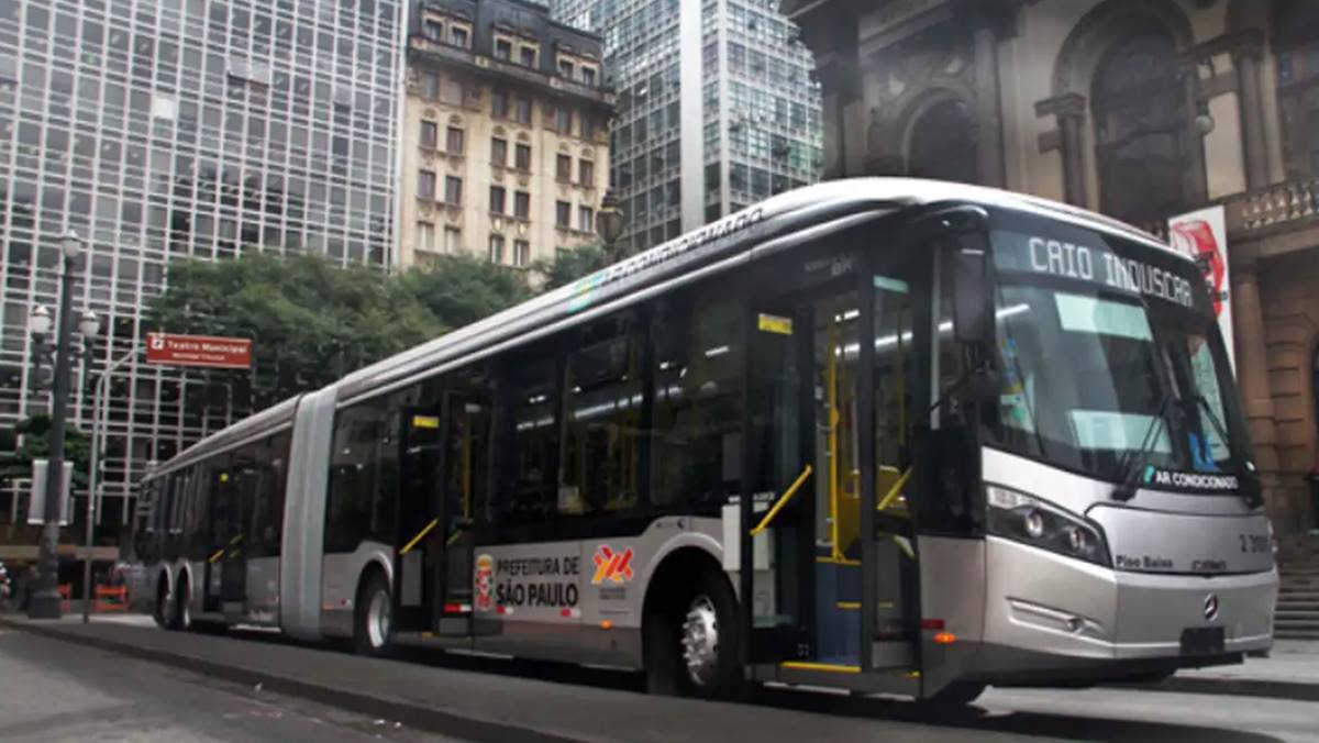 Imagem de um ônibus do transporte público da cidade de São Paulo. Justiça questiona alta da tarifa de ônibus em São Paulo