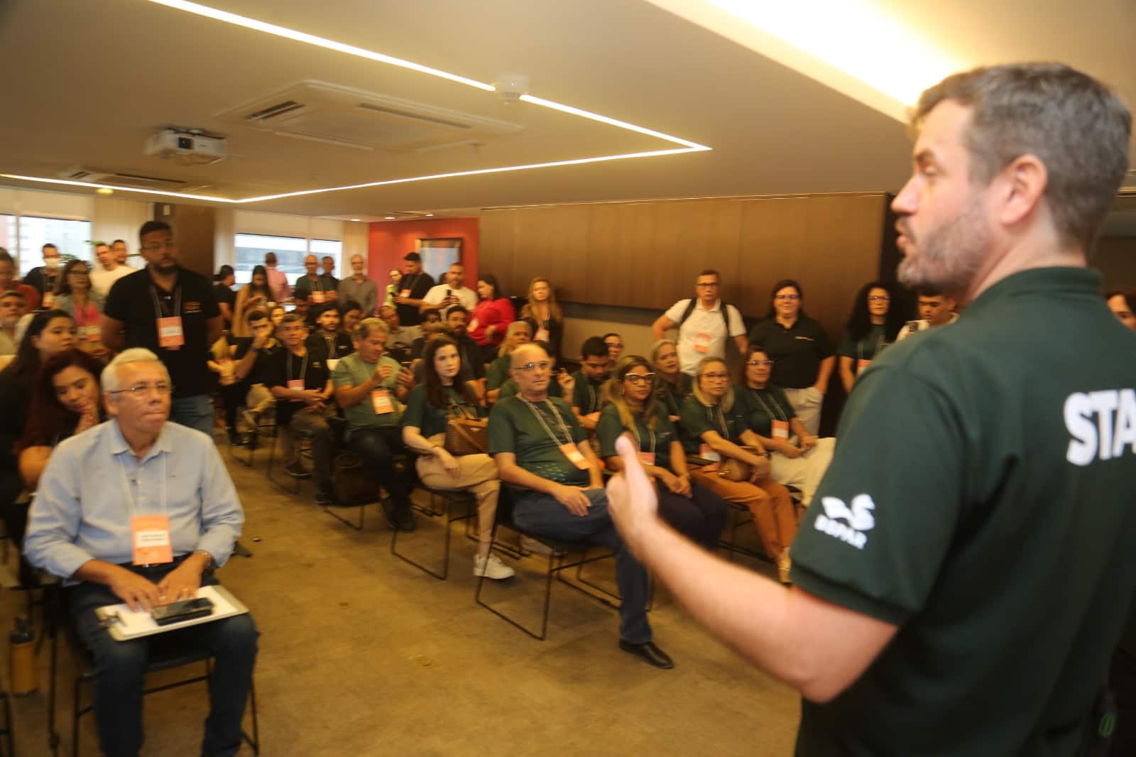 Lançamento do BS Botanic: evento com clientes e corretores de imóveis em apresentação detalhada sobre o empreendimento no Eusébio.