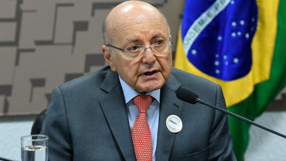 Imagem do ex-ministro da Fazenda, Maílson da Nóbrega para ilustrar uma matéria jornalística sobre o pacote fiscal do Brasil.