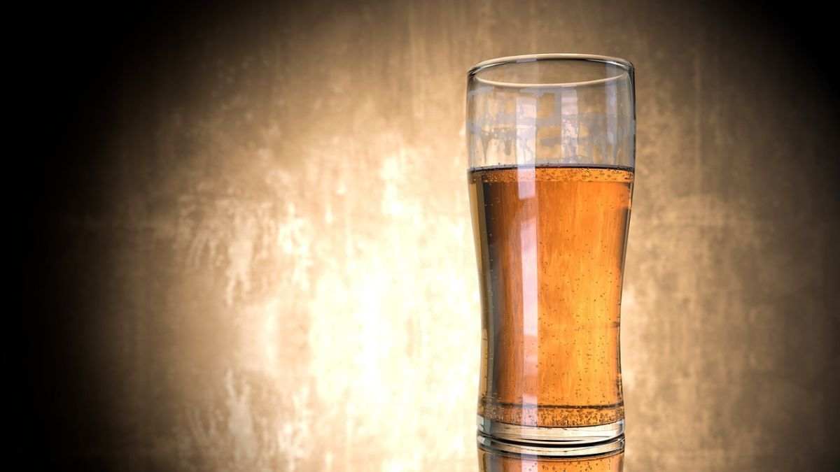 Imagem de um copo de cerveja para ilustrar uma matéria jornalística sobre as melhores cervejas do Brasil.