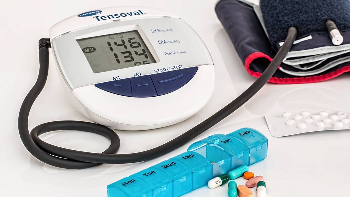 Equipamentos médicos na foto. Mercado de planos de saúde tem custos elevados, mas alcança maior número de segurados em 2024