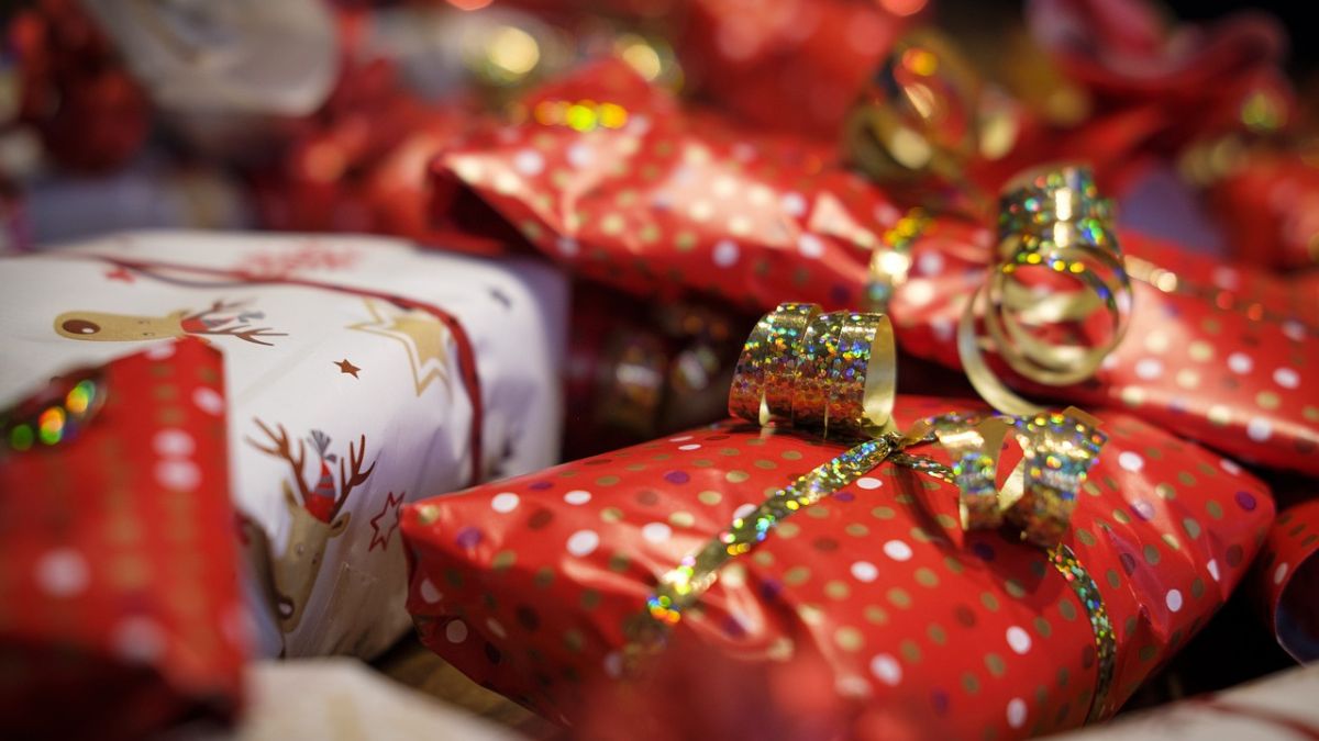 Imagem de presentes para ilustrar uma matéria jornalística sobre o compras no Natal e Fim de ano - vendas natal