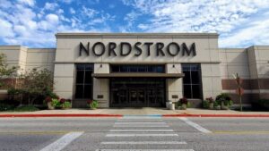 Imagem da fachada da Nordstrom para ilustrar um acordo bilionário Nordstrom e com a Liverpool.