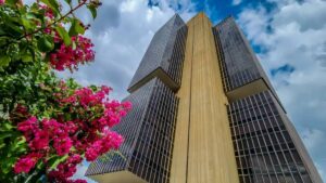 Imagem com a sede do Banco Central, que anunciou novo leilão para conter alta do dólar