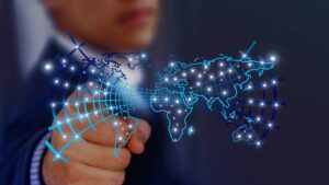 Na imagem, um homem apontando para pontos luminosos que representam conectividade, em alusão ao novo marco da inteligência artificial no Brasil
