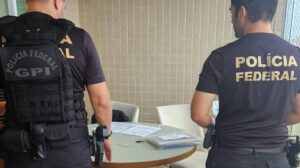 Na imagem, veículo da Polícia Federal durante operação que desmantelou esquema de lavagem de dinheiro no Ceará