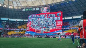 Na imagem a torcida do Fortaleza na rodada final do Brasileirão 20224, ano em que a premiação do Fortaleza bateu recorde no Nordeste