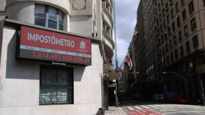 Imagem do Impostômetro, localizado no centro de São Paulo. Recorde do Impostômetro em São Paulo, que passa de 3,6 trilhões