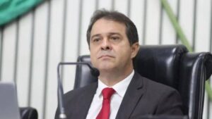 Renúncia de Evandro Leitão à presidência da Alece para assumir como prefeito de Fortaleza