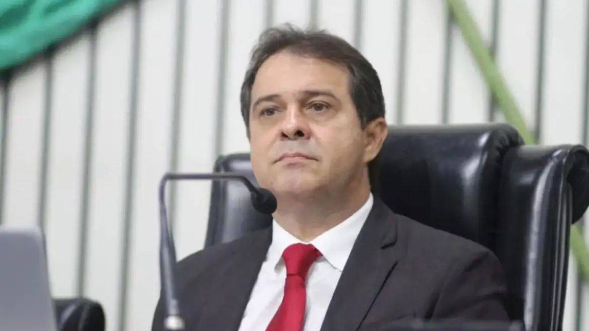 Renúncia de Evandro Leitão à presidência da Alece para assumir como prefeito de Fortaleza