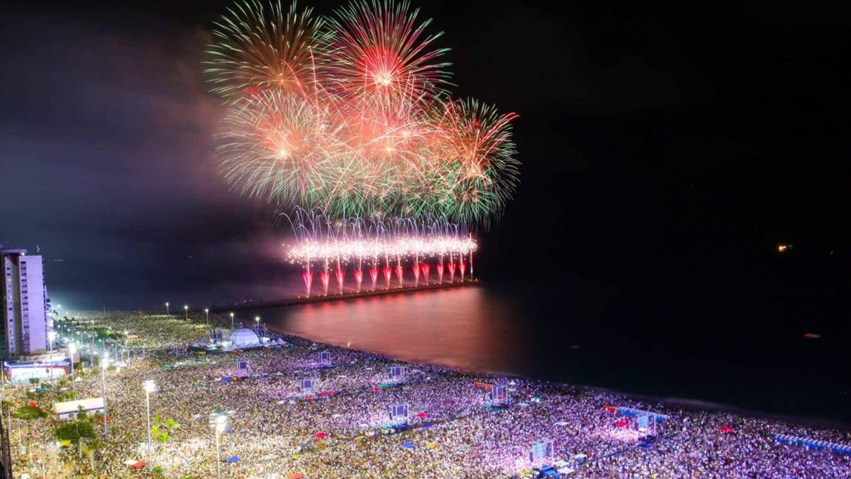 Imagem dos fogos de artifício do Réveillon que marcou a chegada de 2024