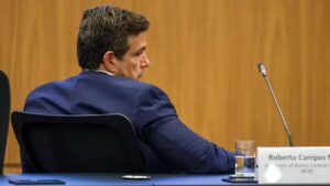 Imagem de Roberto Campos Neto, presidente do Banco Central do Brasil, que finaliza hoje no comando da instituição para ilustrar uma matéria jornalística.