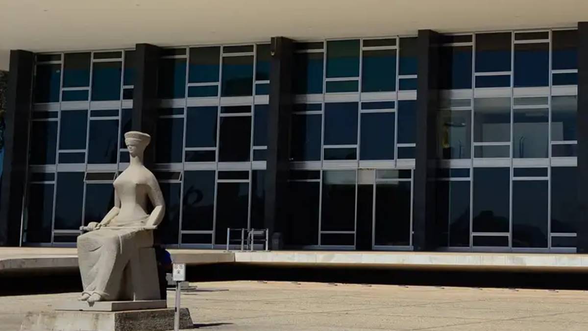 Imagem da frente da sede do STF, que formou maioria nesta sexta (6/12/2024) para validar o trabalho intermitente
