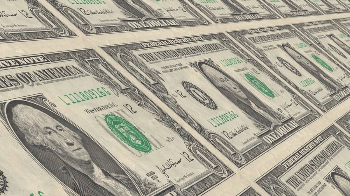 Imagem com diversas cédulas de dólares. Saiba qual a origem do dólar utilizado pelo BC para baixar a taxa de câmbio