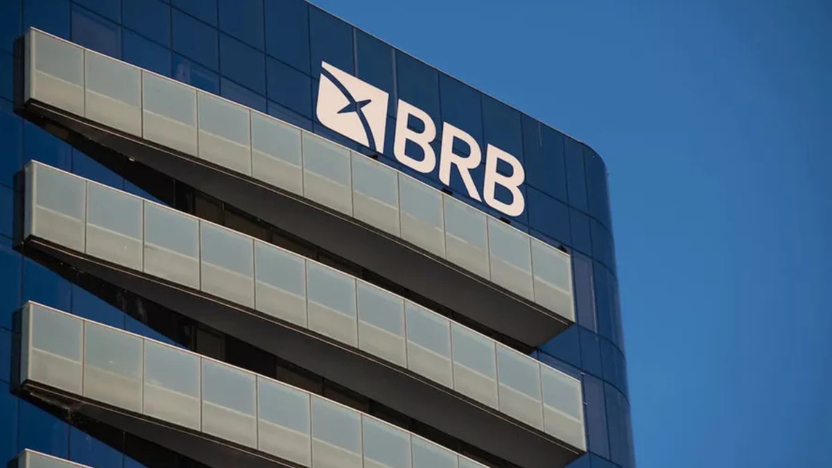 Fachada moderna da sede do Banco BRB, reforçando a parceria estratégica com a BRM Asset no mercado imobiliário.