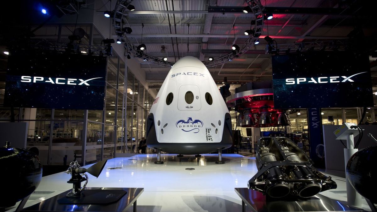 Imagem de um foguete para ilustrar uma matéria jornalística sobre a SpaceX e Elon Musk.