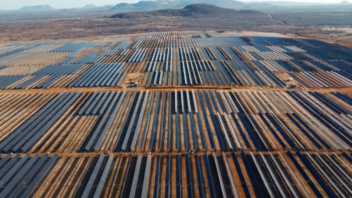 Imagem da usina solar da Kroma Energia, uma das melhores do Brasil