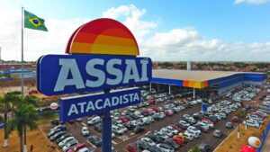 Vista aérea de unidade do AssaÍ Atacadista. Valorização do Assaí pode chegar a mais de 100%, estima BB Investimentos