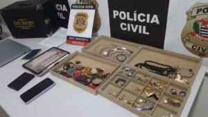 Joias apreendidas na operação de roubo milionário da APAE de Bauru.